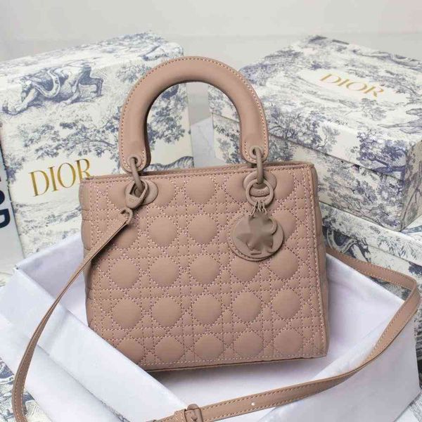 christian luxurys designers s 2021 new women's trend fashion leisure small fragrance frosted hand messenger bag wallet
christian luxurys designers s 2021 new women's trend fashion leisure small fragrance frosted hand messenger bag wallet