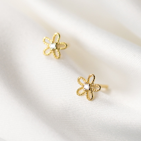 stud charm earrings for women snow flower shape hollow ear pierce accessory romantic fine jewelry engagement party lady gifts, Golden;silver
stud charm earrings for women snow flower shape hollow ear pierce accessory romantic fine jewelry engagement party lady gifts, Golden;silver
