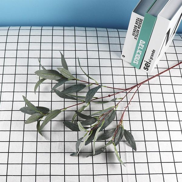 eucalyptus leaves single bottle peanut leaf willow wedding road lead flower arrangement with grass material wedding hall imitati
eucalyptus leaves single bottle peanut leaf willow wedding road lead flower arrangement with grass material wedding hall imitati