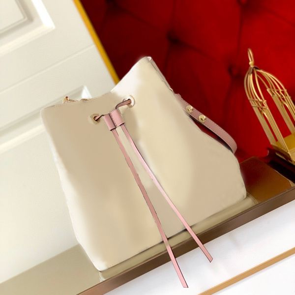 ladies bucket bag fashionable all-match one-shoulder messenger atmospheric temperament large-capacity multi-color optional
ladies bucket bag fashionable all-match one-shoulder messenger atmospheric temperament large-capacity multi-color optional