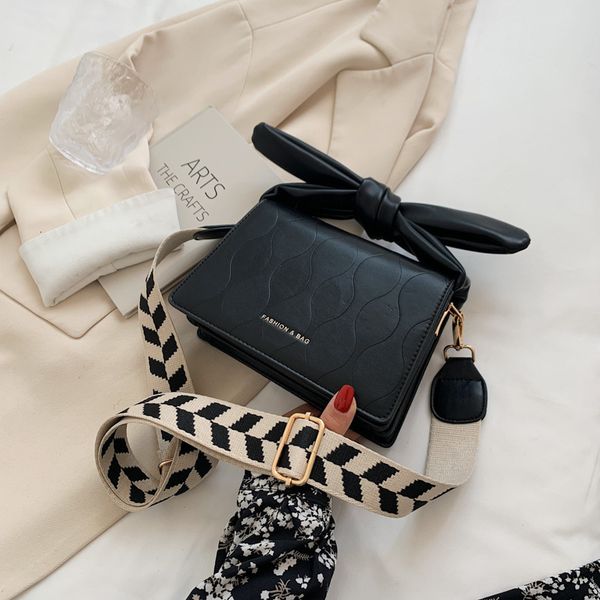 korean single shoulder messenger small bag women's 2021 fashion solid color square fresh and simple commuting
korean single shoulder messenger small bag women's 2021 fashion solid color square fresh and simple commuting