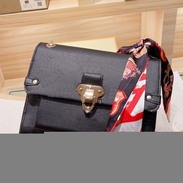 women embossing black crossbody claaic flap shoulder plain lock catch genuine leather solds lady messenger bag
women embossing black crossbody claaic flap shoulder plain lock catch genuine leather solds lady messenger bag