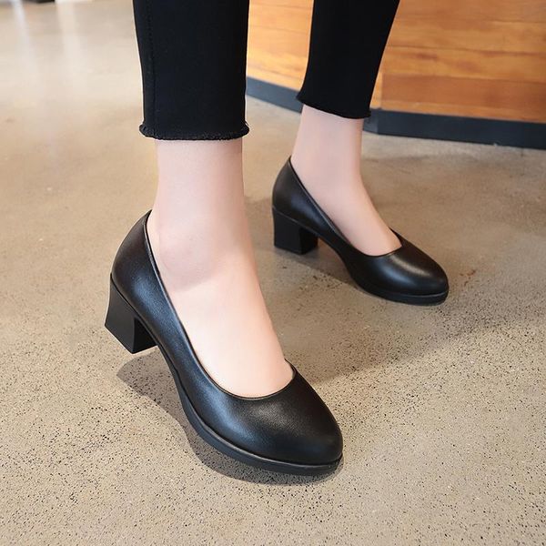 office lady classic black leather pumps 2021 spring 5cm square heels slip on working shoes woman casual all match sandals
office lady classic black leather pumps 2021 spring 5cm square heels slip on working shoes woman casual all match sandals