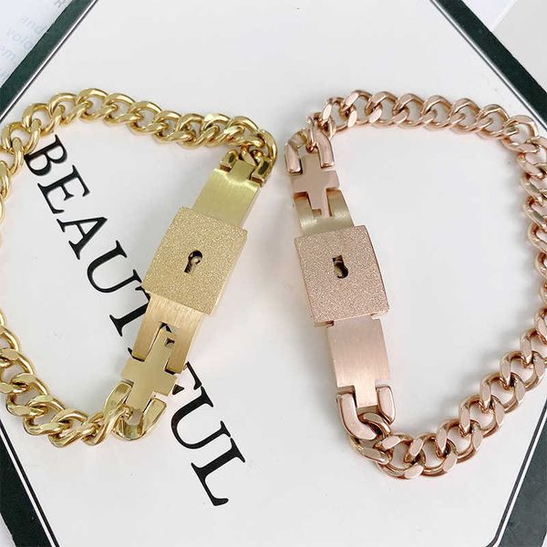 steel interlocking chain smooth bracelet fashion lovers gift jewelry four color recommendation, Golden;silver
steel interlocking chain smooth bracelet fashion lovers gift jewelry four color recommendation, Golden;silver