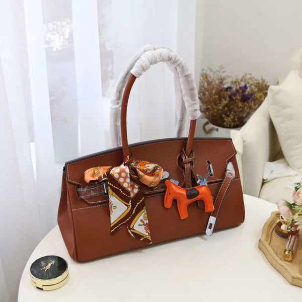 2021 pe station pattern platinum large capacity underarm bag single shoulder storage bags spot hardware quality. luxuryss designerss yw
2021 pe station pattern platinum large capacity underarm bag single shoulder storage bags spot hardware quality. luxuryss designerss yw