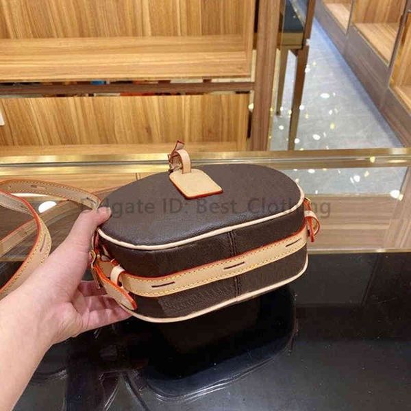 20ss luxury designer women fashion bags classic boite chapeau letter metallic artwork causcal zipper circle round lady handbags
20ss luxury designer women fashion bags classic boite chapeau letter metallic artwork causcal zipper circle round lady handbags