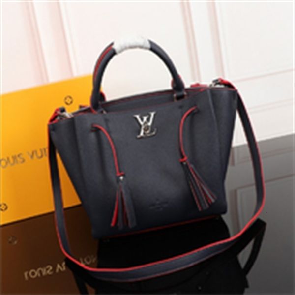 brand designer luxury m44168 tassel handbag shoulder bag dark blue women handbags iconic bags handles shoulder bags totes cross body bag
brand designer luxury m44168 tassel handbag shoulder bag dark blue women handbags iconic bags handles shoulder bags totes cross body bag