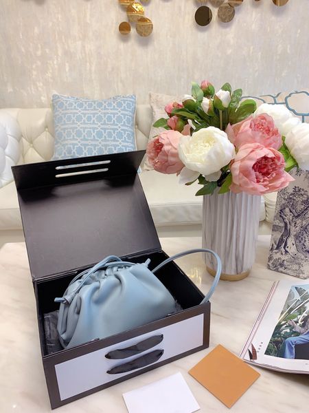 fashion bag famous bag women real leather purse crossbody shoulder cloud bag ship 
fashion bag famous bag women real leather purse crossbody shoulder cloud bag ship