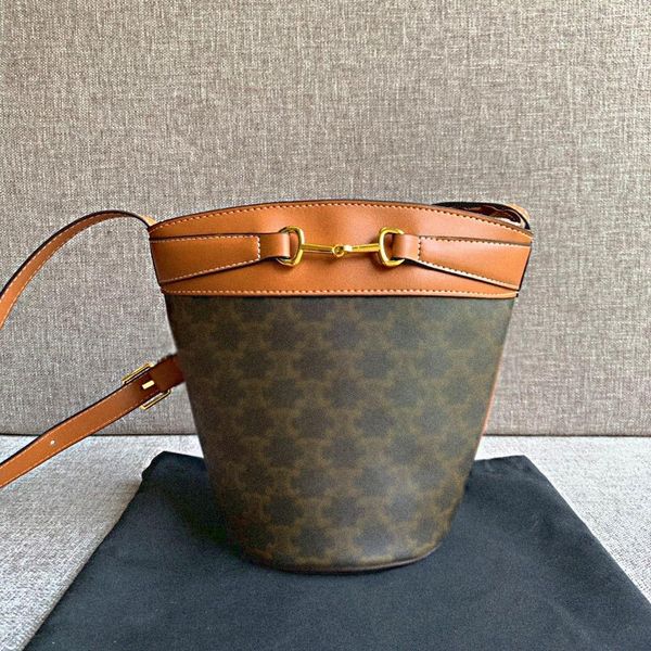 luxury designer handbag shoulder bag cowhide hardware bucket bags interior zipper pocket women fashion crossbody handbags horsebit messenger
luxury designer handbag shoulder bag cowhide hardware bucket bags interior zipper pocket women fashion crossbody handbags horsebit messenger