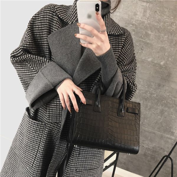 2021 new women long plaid print reversible thick wool jacket ol autumn winter woolen coat raglan sleeve with belt 0p2k, Black
2021 new women long plaid print reversible thick wool jacket ol autumn winter woolen coat raglan sleeve with belt 0p2k, Black