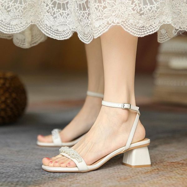 sandals 2021 retro woman shoes high heels suit female beige med buckle strap square toe original fashion high-heeled black
sandals 2021 retro woman shoes high heels suit female beige med buckle strap square toe original fashion high-heeled black