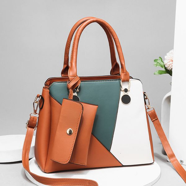 handbag women's bag 2021 color contrast stitching large capacity single shoulder, Black;red
handbag women's bag 2021 color contrast stitching large capacity single shoulder, Black;red