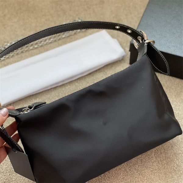 luxury designers handbags evening shoulder nylon bag crossbody armpit purse wallet solid color geometric metal triangle letters women lady h
luxury designers handbags evening shoulder nylon bag crossbody armpit purse wallet solid color geometric metal triangle letters women lady h