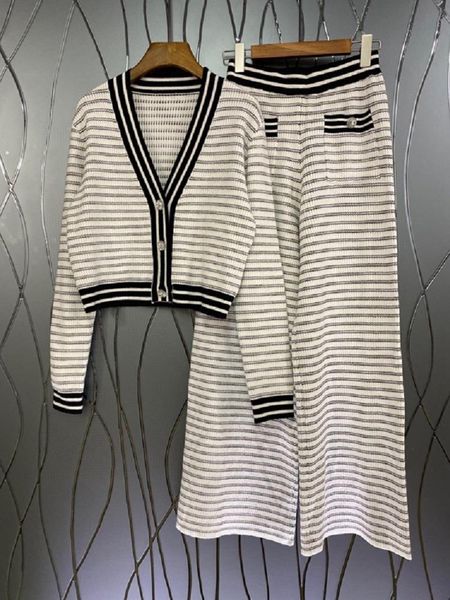 women's two piece pants set 2021 autumn winter sweater suit ladies v-neck striped patterns knitted cardgan sweater+wide leg pant, White
women's two piece pants set 2021 autumn winter sweater suit ladies v-neck striped patterns knitted cardgan sweater+wide leg pant, White