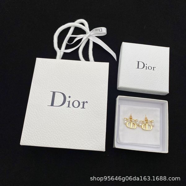 special offer 2021 luxury designer jewelry 21 925 silver needle smart pearl letter earrings simple fashion net red ins small fragrance
special offer 2021 luxury designer jewelry 21 925 silver needle smart pearl letter earrings simple fashion net red ins small fragrance