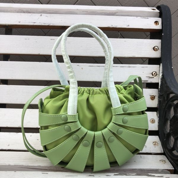 design 2021 spring and summer new net red woven vegetable basket leather temperament trend hand armpit women's bag abjs
design 2021 spring and summer new net red woven vegetable basket leather temperament trend hand armpit women's bag abjs