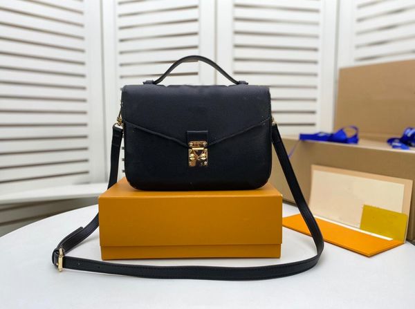 designer bags fashion high-quality ladies detachable shoulder strap, easy to carry or cross-body retro handbags classic lock
designer bags fashion high-quality ladies detachable shoulder strap, easy to carry or cross-body retro handbags classic lock