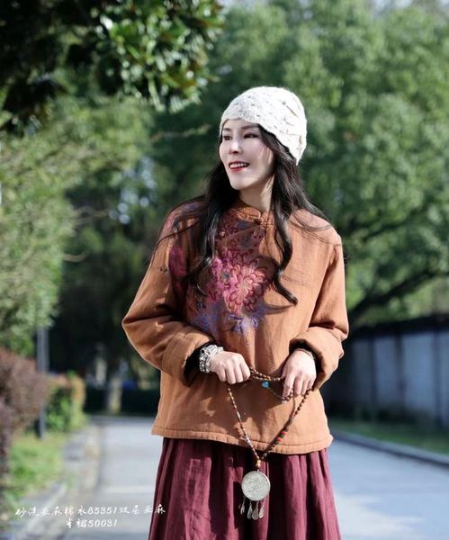 women's jackets winter padded women retro casual oblique placket button 2021 female embroidery vintage coat, Black;brown
women's jackets winter padded women retro casual oblique placket button 2021 female embroidery vintage coat, Black;brown
