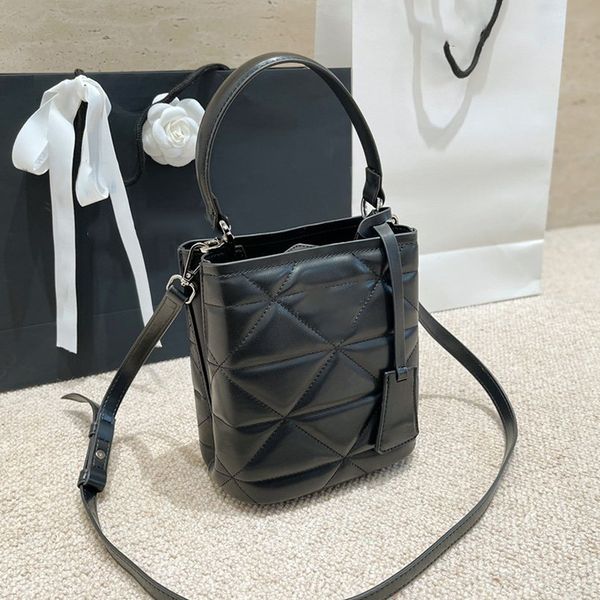 luxurys designers bag 21 prad lamb skin lingge embroidered bag fashion inheritance ysj
luxurys designers bag 21 prad lamb skin lingge embroidered bag fashion inheritance ysj