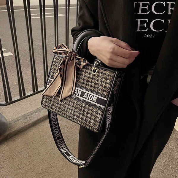 2022 factory wholesale new portable female autumn winter fashion korean version ins tote single shoulder messenger bag qaeq
2022 factory wholesale new portable female autumn winter fashion korean version ins tote single shoulder messenger bag qaeq