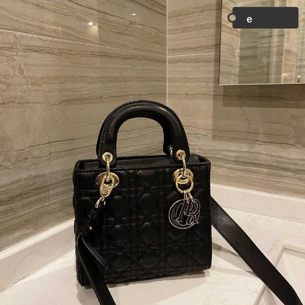 d dijia 2021 new enamel buckle + little bee badge shoulder strap fashion versatile single shoulder bag messenger zly
d dijia 2021 new enamel buckle + little bee badge shoulder strap fashion versatile single shoulder bag messenger zly