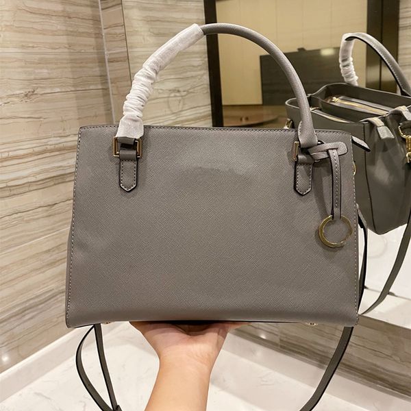 5a+ designer shoulder tote bags luxury handbag fashion brand high-quality genuine leather handbags high-capacity 4 different colors with the
5a+ designer shoulder tote bags luxury handbag fashion brand high-quality genuine leather handbags high-capacity 4 different colors with the
