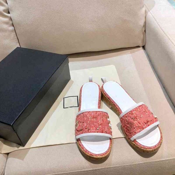 slippers 2022 designer sandals summer women's slipper rivet low-heeled flat-bottomed black pink cowhide and honey inlay bric size 35-40
slippers 2022 designer sandals summer women's slipper rivet low-heeled flat-bottomed black pink cowhide and honey inlay bric size 35-40