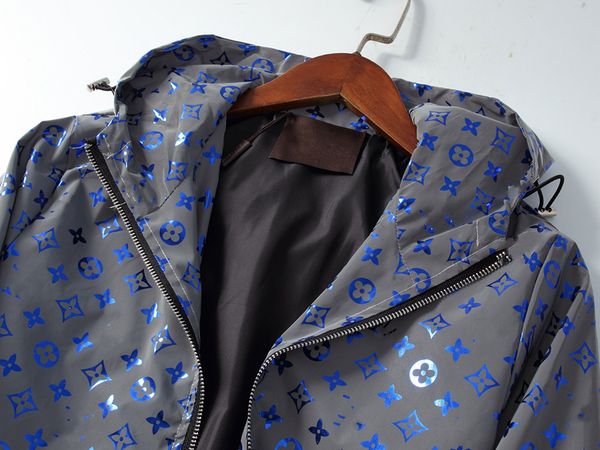20ss classic mens jacket hooded spring autumn style for men women windbreaker coat long sleeves fashion jackets with zippers letters printed, Black;brown
20ss classic mens jacket hooded spring autumn style for men women windbreaker coat long sleeves fashion jackets with zippers letters printed, Black;brown