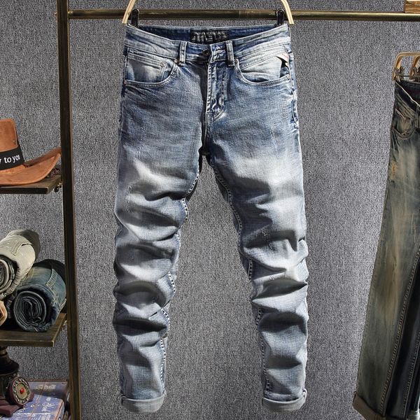 2021 new italian style fashion light blue slim fit elastic ripped men cotton pants vintage designer jeans njym
2021 new italian style fashion light blue slim fit elastic ripped men cotton pants vintage designer jeans njym