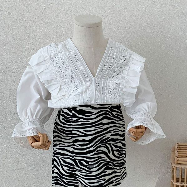 2021 kids shirts new spring summer children clothes baby girls french casual shirt white lace ruffle lantern petal sleeves v-neck 009b, White;black
2021 kids shirts new spring summer children clothes baby girls french casual shirt white lace ruffle lantern petal sleeves v-neck 009b, White;black