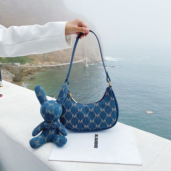 texture single shoulder armpit french club denim women's 2021 new fashion popular print messenger bag
texture single shoulder armpit french club denim women's 2021 new fashion popular print messenger bag