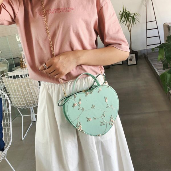 lace shoulder bag peach heart women bags 2020 new embroidery handbag portable girl diagonal bag heart-shaped chain bag for girl, Black;red
lace shoulder bag peach heart women bags 2020 new embroidery handbag portable girl diagonal bag heart-shaped chain bag for girl, Black;red