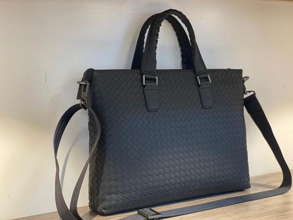 briefcases 2021 men's luxury business handbags totes cowhide woven briefcase brand computer bag file fashion satchel
briefcases 2021 men's luxury business handbags totes cowhide woven briefcase brand computer bag file fashion satchel