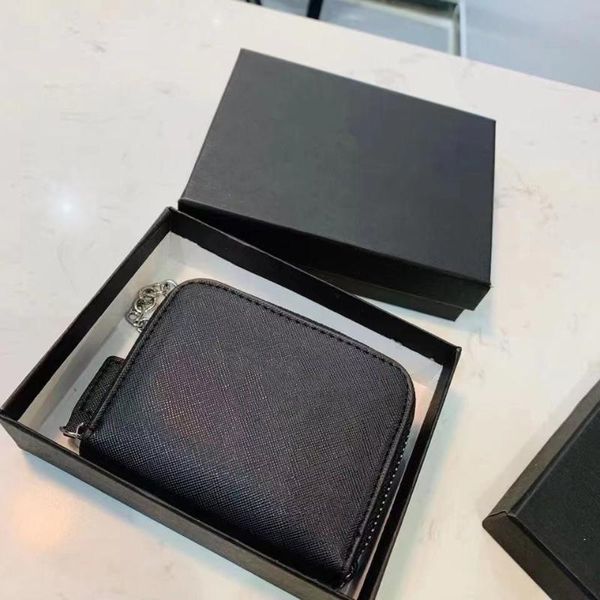 2021 new women's chain wallet trend one shoulder cross small square bag rhombic chain card bag, Red;black
2021 new women's chain wallet trend one shoulder cross small square bag rhombic chain card bag, Red;black
