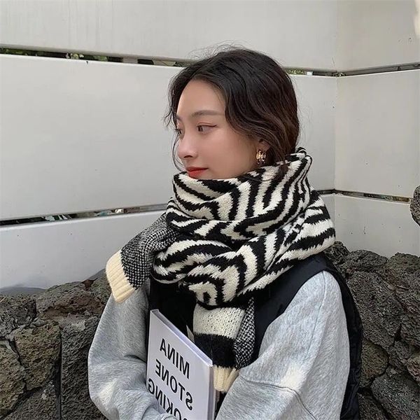 scarf female autumn and winter style net red student korean version versatile fashion knitted wool ins east gate warm bib male, Blue;black
scarf female autumn and winter style net red student korean version versatile fashion knitted wool ins east gate warm bib male, Blue;black