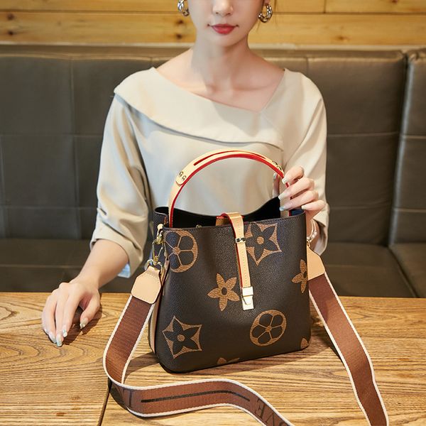 handbag women's shoulder bag printed bucket korean version versatile simple leisure diagonal, Black;red
handbag women's shoulder bag printed bucket korean version versatile simple leisure diagonal, Black;red