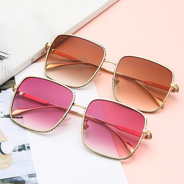 sunglasses 2021 cross-border diamond-encrusted korean fashion big frame women street shooting wild glasses, White;black 
sunglasses 2021 cross-border diamond-encrusted korean fashion big frame women street shooting wild glasses, White;black