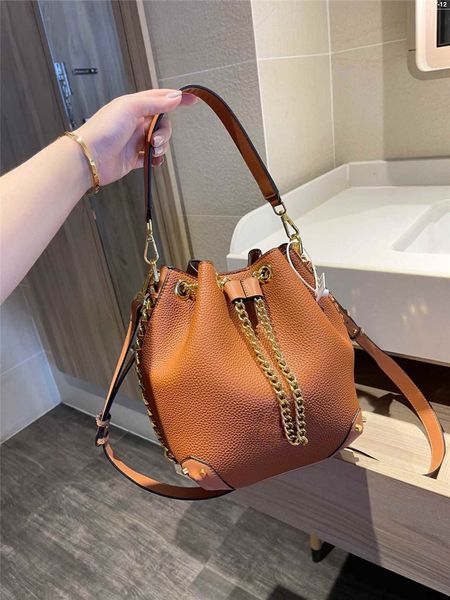 2021 new chain design bucket bag women fashion designer leather handbag 5 color choice shoulder bag
2021 new chain design bucket bag women fashion designer leather handbag 5 color choice shoulder bag