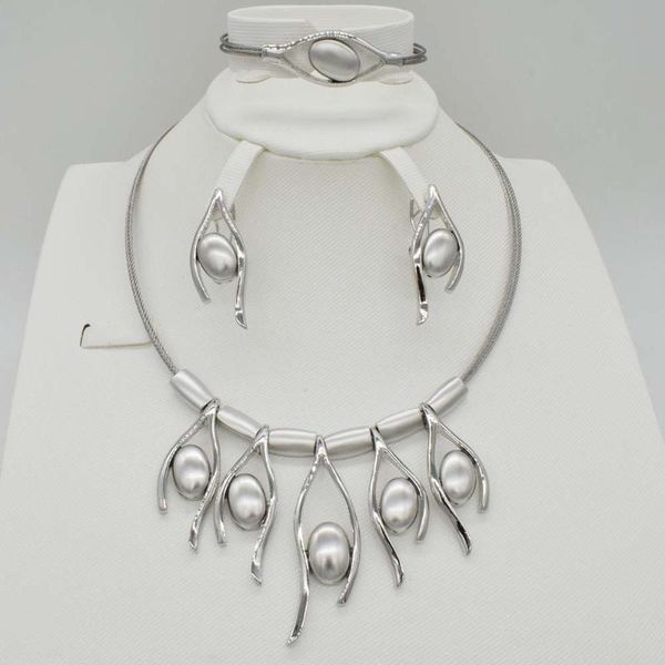 earrings & necklace 2021 fashion dubai whtie gold color jewelry sets elegant line crystal costume nigerian african beads design, Silver
earrings & necklace 2021 fashion dubai whtie gold color jewelry sets elegant line crystal costume nigerian african beads design, Silver
