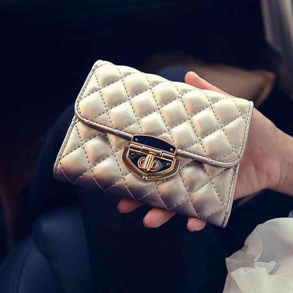 famous brand spring lock short women wallet vintage multifunction coin pocket purse card holder female clutch wallets, Red;black
famous brand spring lock short women wallet vintage multifunction coin pocket purse card holder female clutch wallets, Red;black