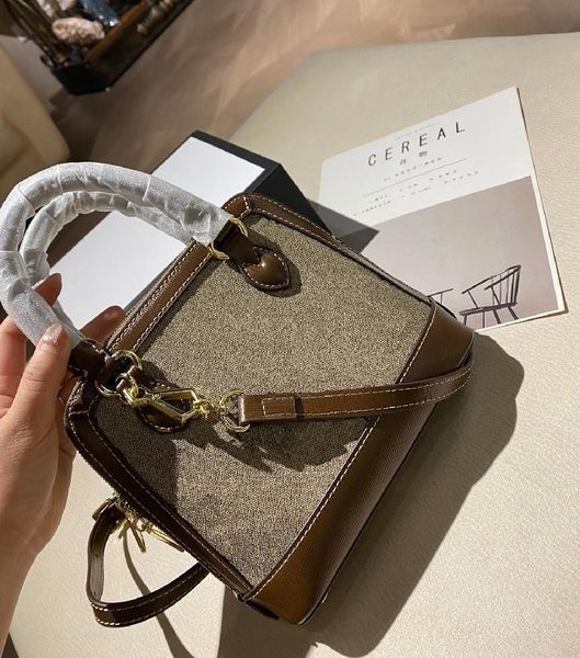 hip ysiykiy new fashion hand designer retro letter shell trend women's diagonal shoulder bag with box
hip ysiykiy new fashion hand designer retro letter shell trend women's diagonal shoulder bag with box