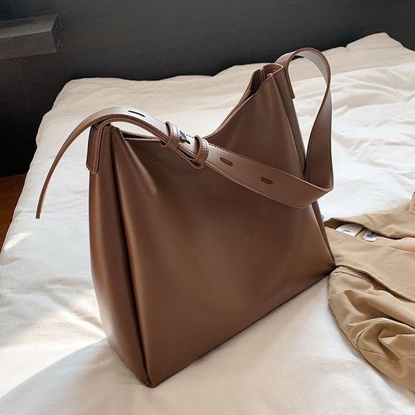 evening bags 2021 fashion retro tote bag single shoulder women's large capacity handbag with exquisite handle
evening bags 2021 fashion retro tote bag single shoulder women's large capacity handbag with exquisite handle