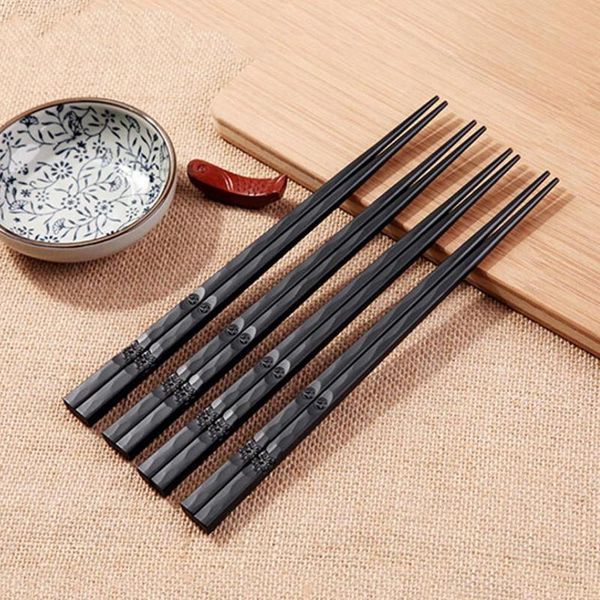 1 pair japanese chopsticks alloy non-slip sushi sticks chop sticks chinese gift reusable chopsticks kitchen supplies
1 pair japanese chopsticks alloy non-slip sushi sticks chop sticks chinese gift reusable chopsticks kitchen supplies