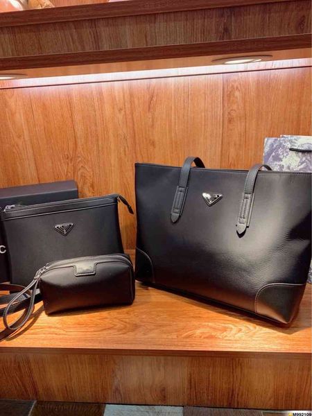 factory outlet summer black sewing soft handle leisure cross section square zipper big son mother bag solid color three-dimensional women�
factory outlet summer black sewing soft handle leisure cross section square zipper big son mother bag solid color three-dimensional women�