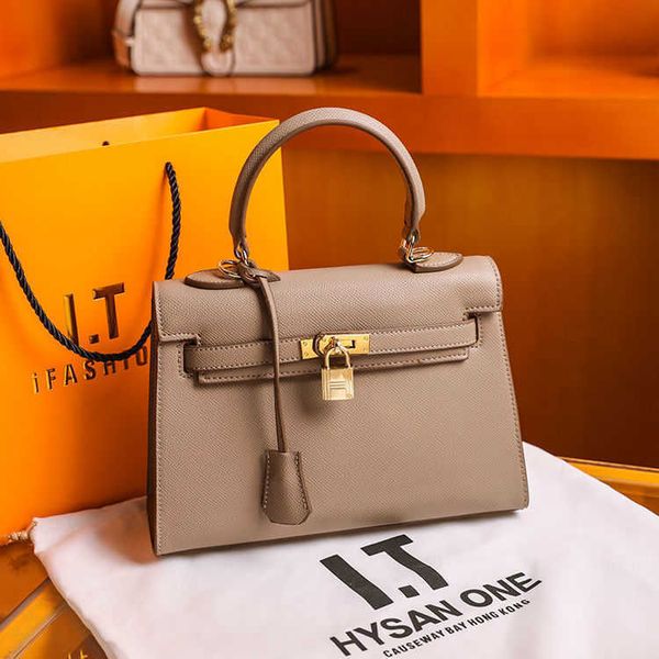 women luxurys designers bags 2021 womens handbags purses designer crossbody wallet bag louisbags_18 hand print spring and summer versatile l
women luxurys designers bags 2021 womens handbags purses designer crossbody wallet bag louisbags_18 hand print spring and summer versatile l