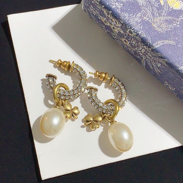 70% off new pearl diamond earrings high version replica 925 silver needle earrings, Golden;silver
70% off new pearl diamond earrings high version replica 925 silver needle earrings, Golden;silver