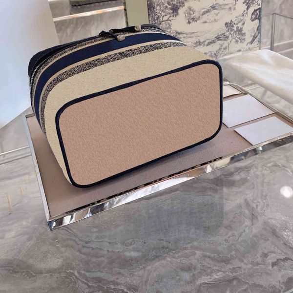 liner make up bag handbag with canvas and embroidery makeup women fashion bucket drawstring bags plain metallic letter diamond lattice
liner make up bag handbag with canvas and embroidery makeup women fashion bucket drawstring bags plain metallic letter diamond lattice