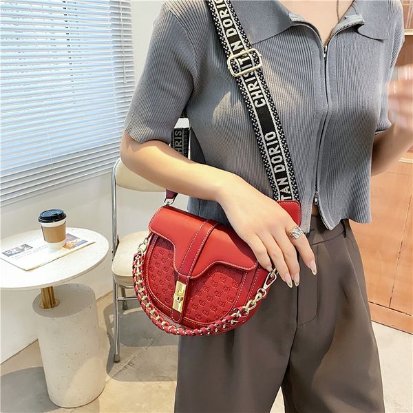 design bag 2021 spring and summer trendy small net red fashion versatile saddle french minority single shoulder messenger bag
design bag 2021 spring and summer trendy small net red fashion versatile saddle french minority single shoulder messenger bag