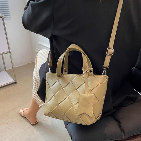 evening bags woven small tote croosbody bag women's pu leather designer handbag winter handle shoulder messenger
evening bags woven small tote croosbody bag women's pu leather designer handbag winter handle shoulder messenger