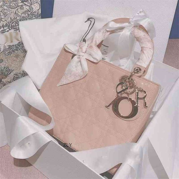 pink princess's bag sheepskin patent leather hand women's bright straddle diamond lattice wide shoulder strap hand zly bags
pink princess's bag sheepskin patent leather hand women's bright straddle diamond lattice wide shoulder strap hand zly bags